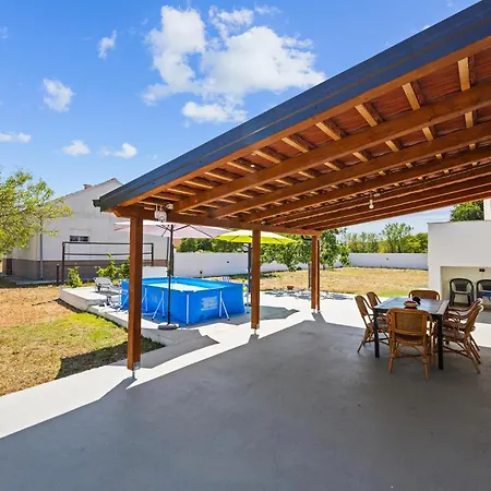 아파트 Cozy In Dragisici With Wifi