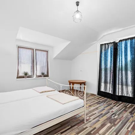 Cozy In Dragisici With Wifi 아파트 *